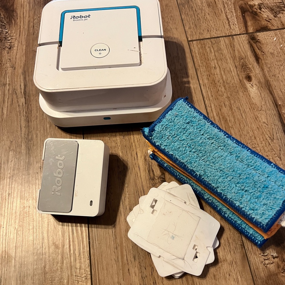iRobot Braava Jet Mopping Robot